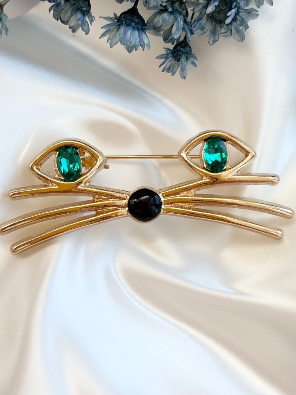 Minimalist Green Eyed Gold Toned Black Nose Cat | Kitty Figural Brooch Pin